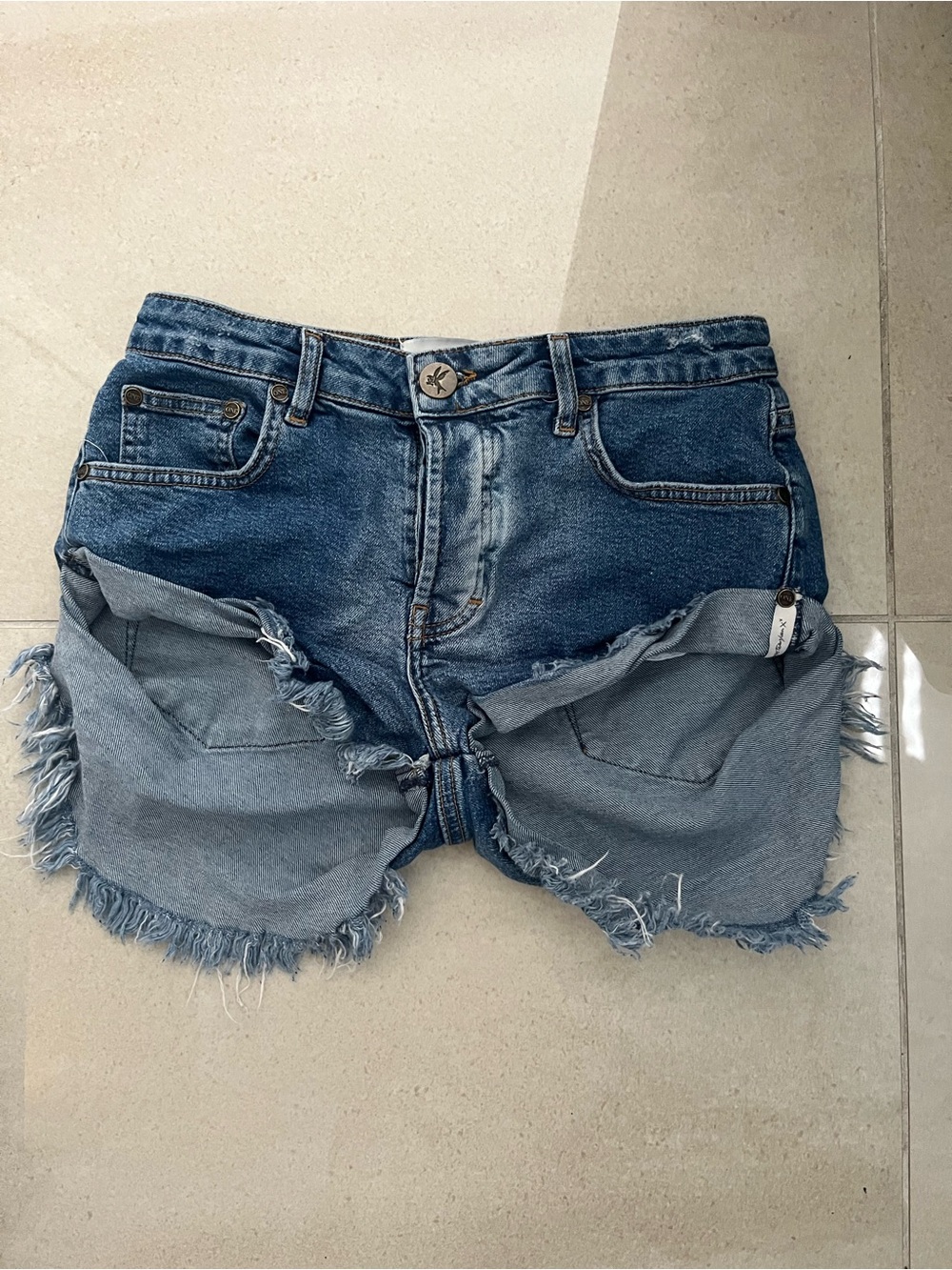 One Teaspoon Bandits Low Waist Cut Off Denim Shorts – Medium Wash sz 25